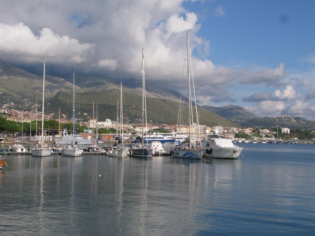 Vila Il Nido Dei Gemelli Formia Exteriér fotografie